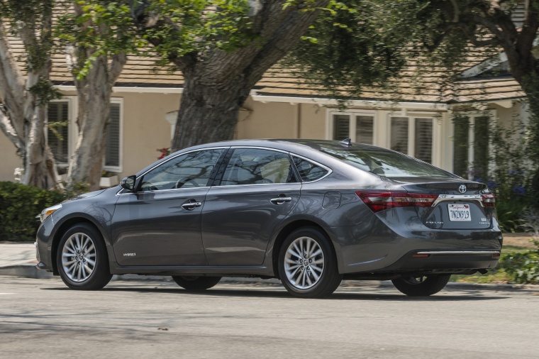 2016 Toyota Avalon Hybrid Limited Picture