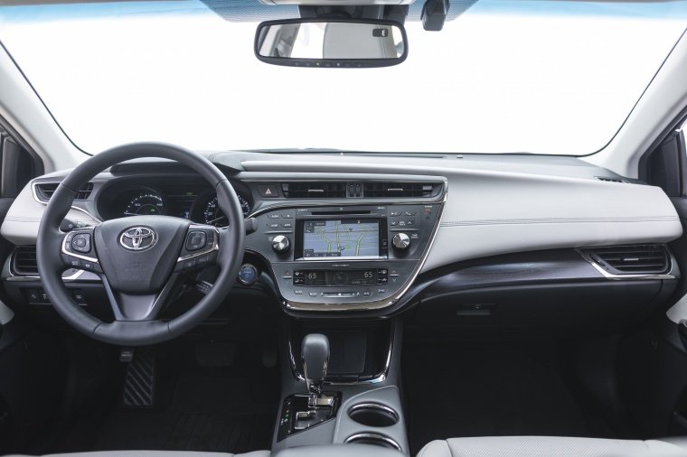 2016 Toyota Avalon Hybrid Limited Cockpit Picture