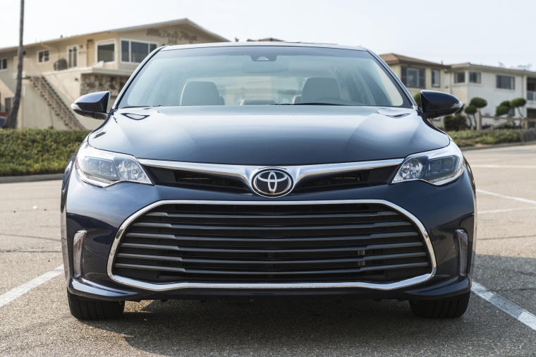 2017 Toyota Avalon Limited Picture