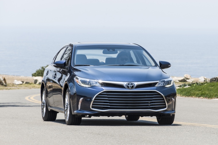 2017 Toyota Avalon Limited Picture