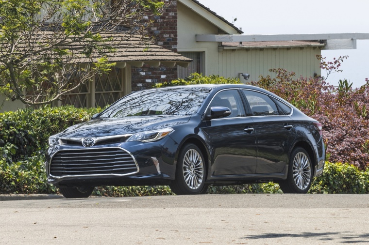 2017 Toyota Avalon Limited Picture