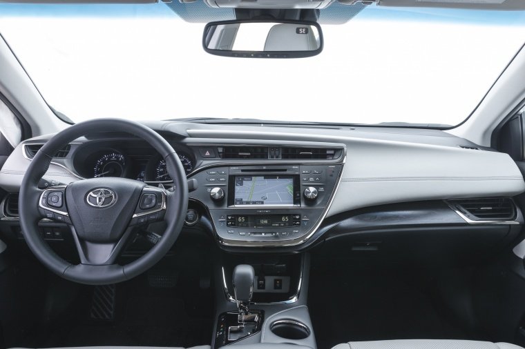 2017 Toyota Avalon Limited Cockpit Picture
