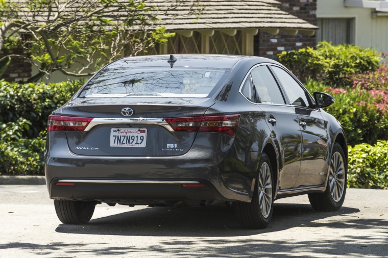 2017 Toyota Avalon Hybrid Limited Picture