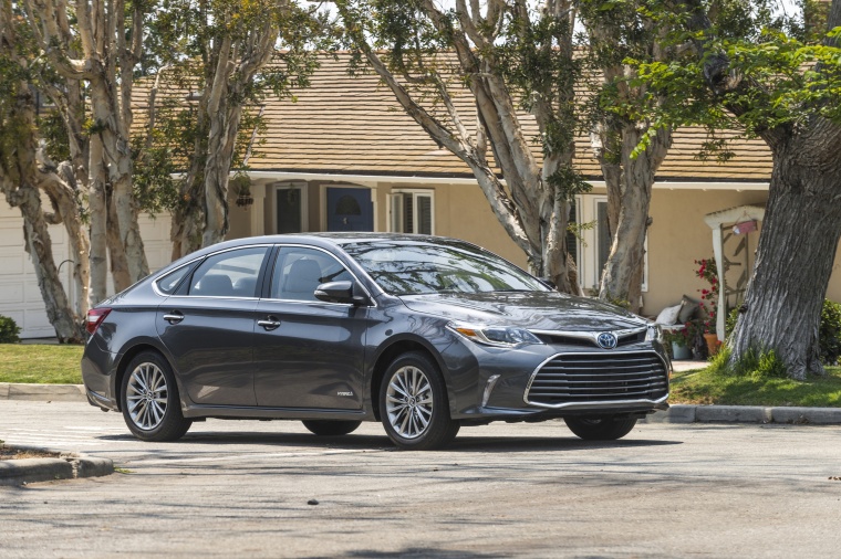 2017 Toyota Avalon Hybrid Limited Picture
