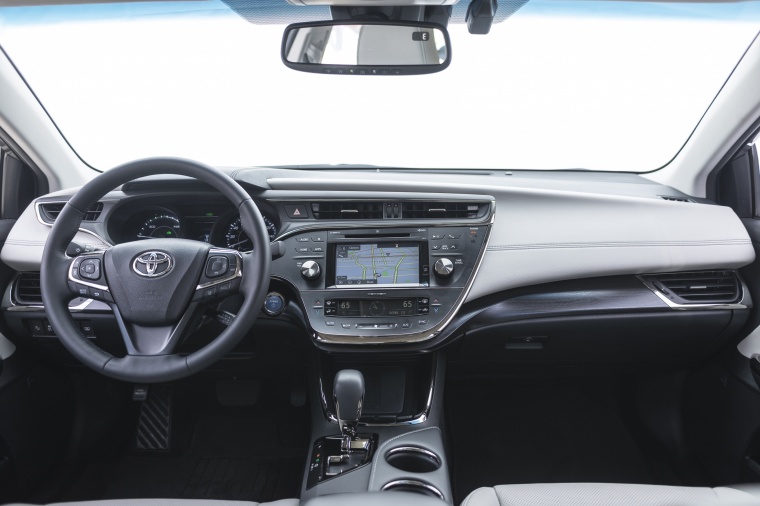 2017 Toyota Avalon Hybrid Limited Cockpit Picture