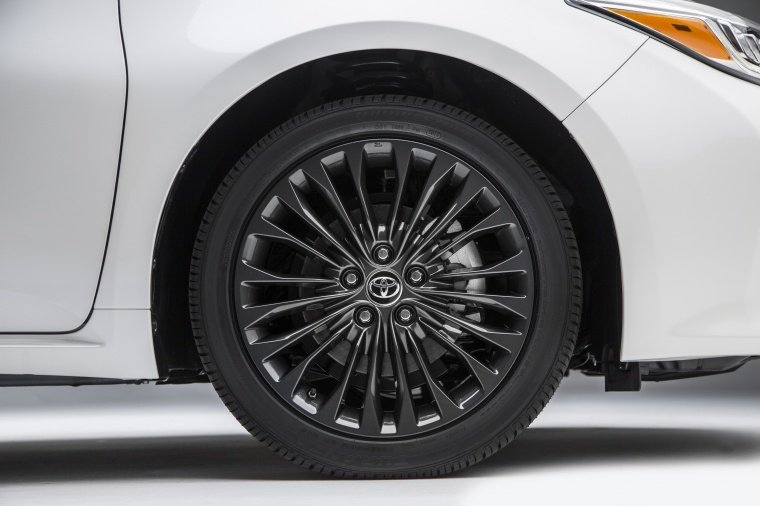2017 Toyota Avalon Touring Rim Picture
