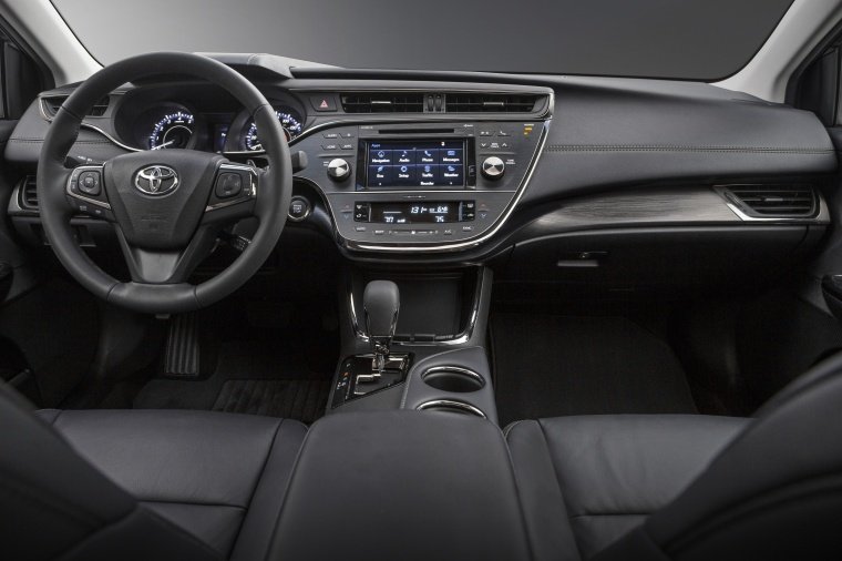 2017 Toyota Avalon Touring Cockpit Picture