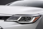 Picture of 2017 Toyota Avalon Touring Headlight