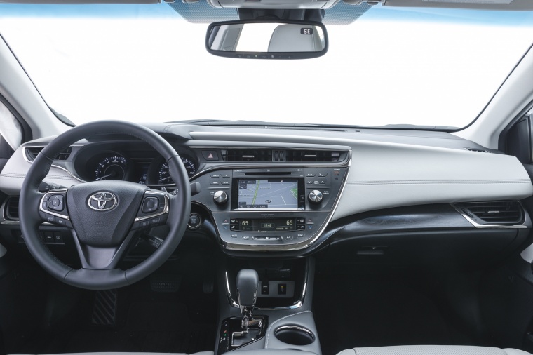 2018 Toyota Avalon Limited Cockpit Picture