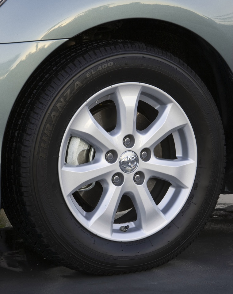 2010 Toyota Camry LE Rim Picture