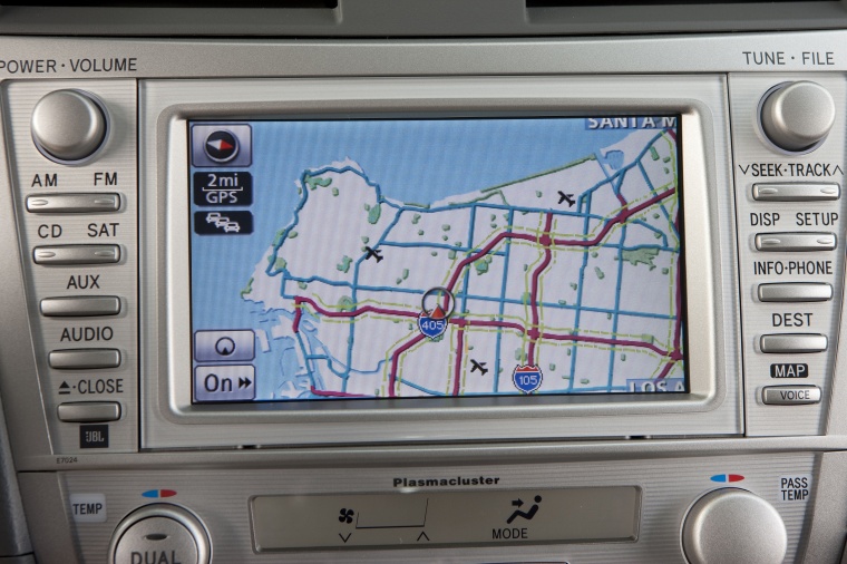 2010 Toyota Camry Hybrid Navigation Screen Picture