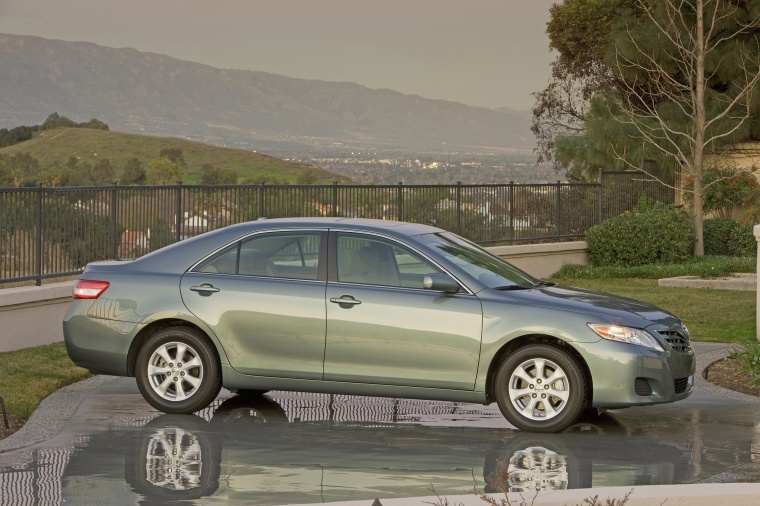 2010 Toyota Camry LE Picture