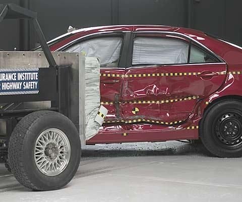 2010 Toyota Camry Hybrid IIHS Side Impact Crash Test Picture