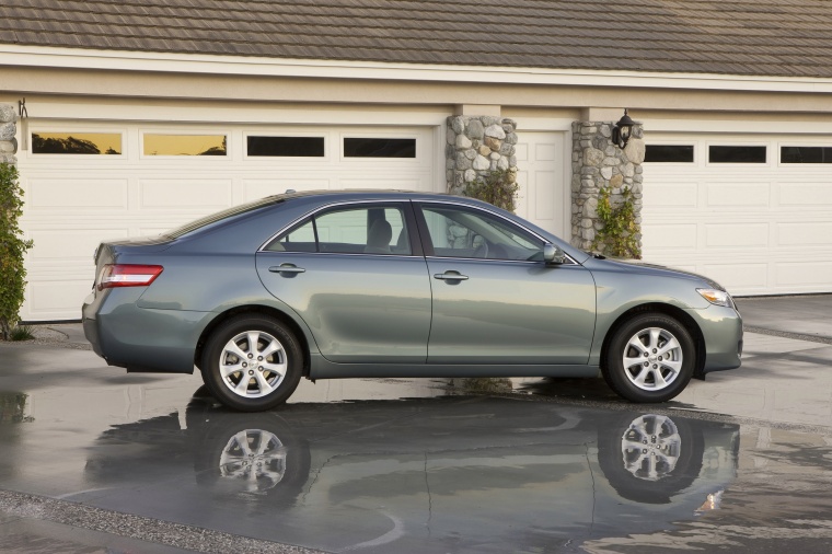 2011 Toyota Camry LE Picture