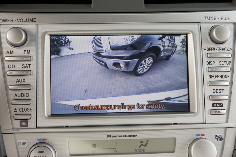 2011 Toyota Camry Hybrid Rearview Screen Picture