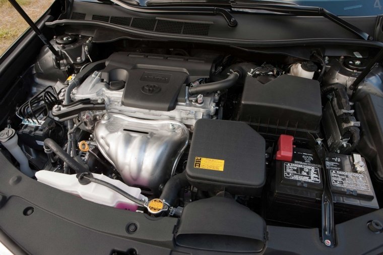 2012 Toyota Camry SE 2.5L 4-cylinder Engine Picture
