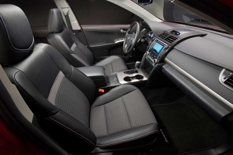 2012 Toyota Camry SE Front Seats Picture