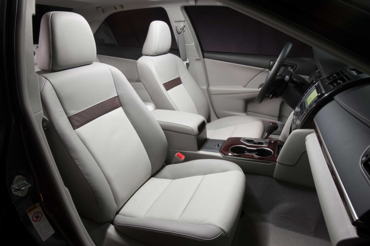 2012 Toyota Camry XLE Front Seats Picture