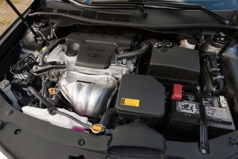 2013 Toyota Camry SE 2.5L 4-cylinder Engine Picture