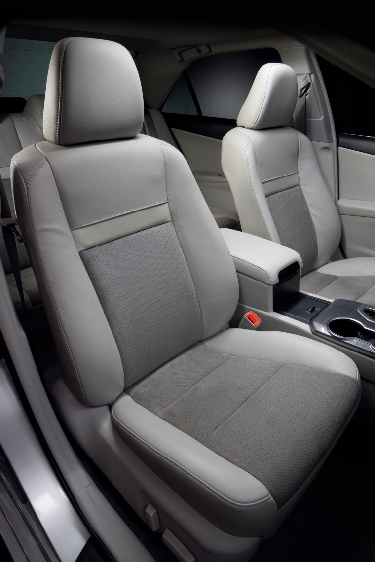 2013 Toyota Camry Hybrid XLE Front Seats Picture