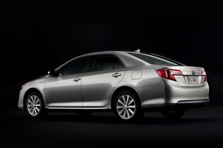 2014 Toyota Camry Hybrid XLE Picture