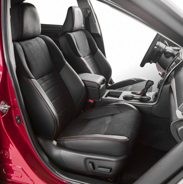 2015 Toyota Camry XSE Front Seats Picture