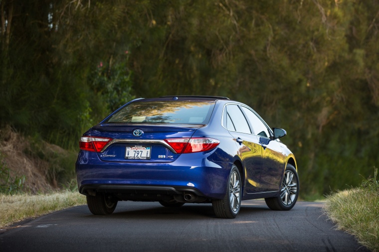 2015 Toyota Camry Hybrid SE Picture