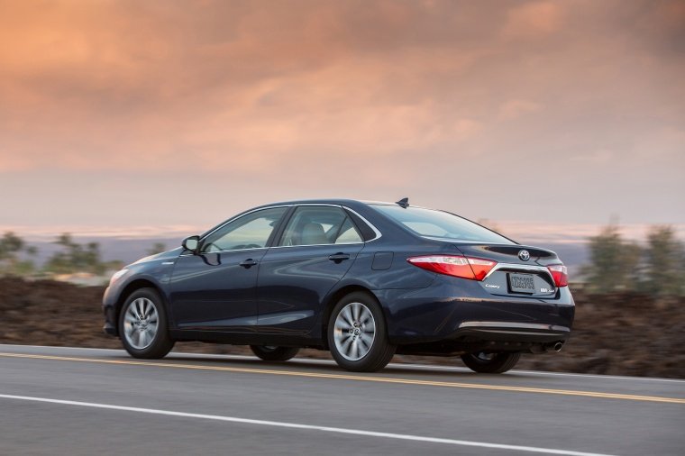 2015 Toyota Camry Hybrid SE Picture
