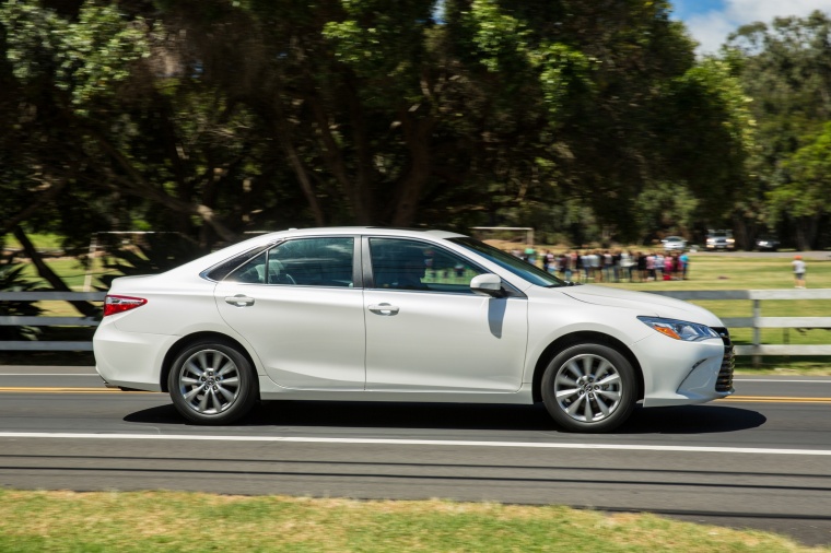 2015 Toyota Camry SE Picture