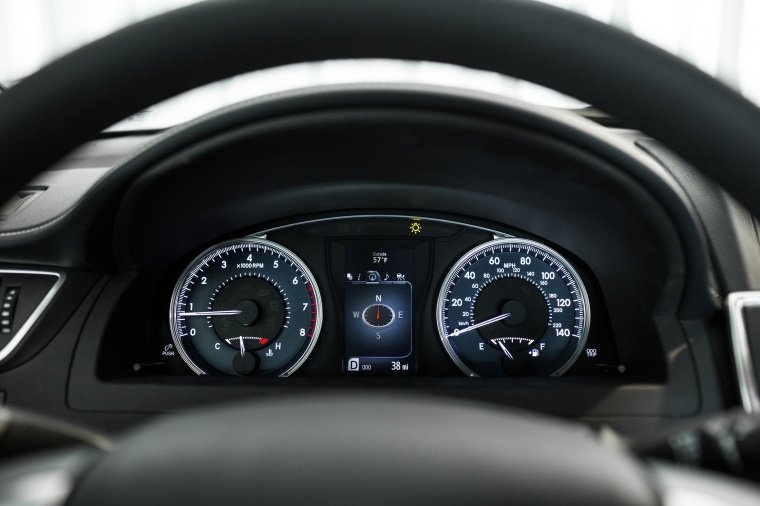 2016 Toyota Camry SE Gauges Picture
