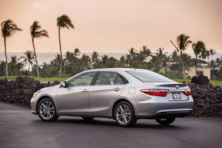 2016 Toyota Camry SE Picture