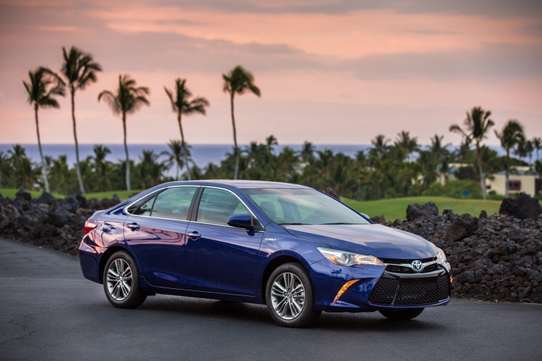 2016 Toyota Camry Hybrid SE Picture