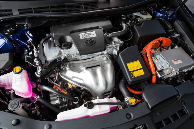 2016 Toyota Camry Hybrid SE 2.5-liter 4-cylinder Hybrid Engine Picture