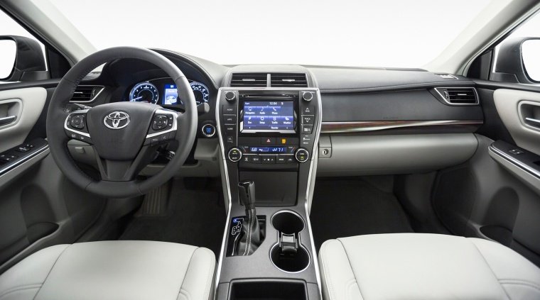 2017 Toyota Camry SE Cockpit Picture