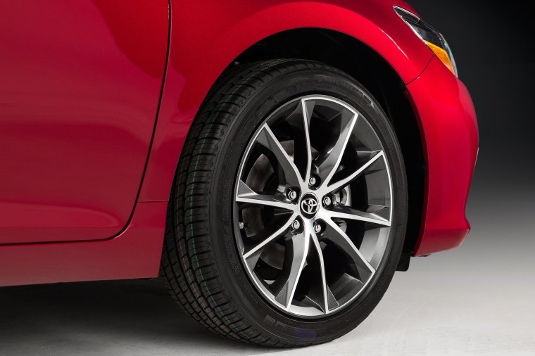 2017 Toyota Camry XSE Rim Picture