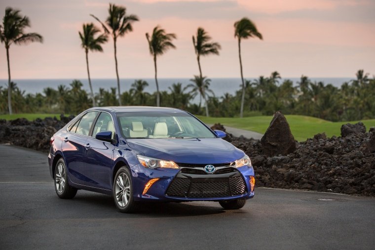 2017 Toyota Camry Hybrid SE Picture