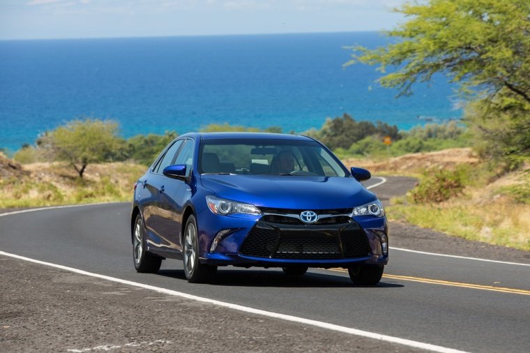 2017 Toyota Camry Hybrid SE Picture