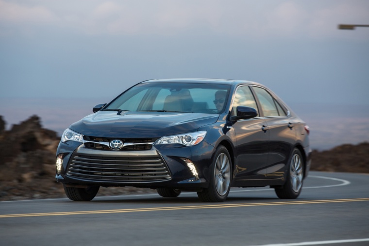 2017 Toyota Camry Hybrid SE Picture