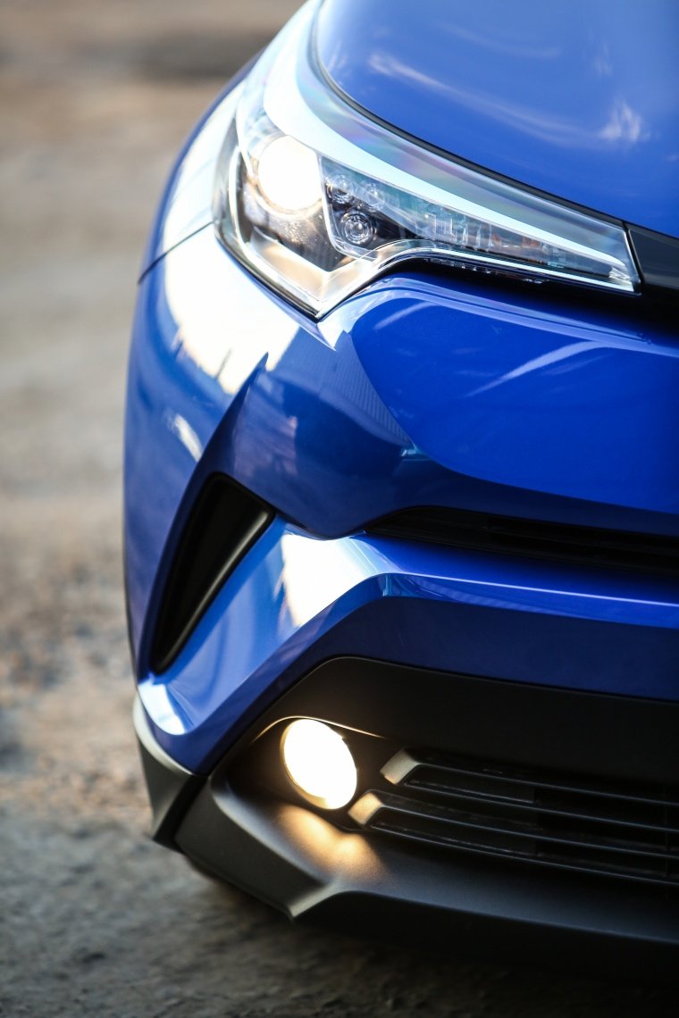 2018 Toyota C-HR Headlight Picture