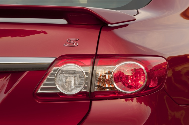 2011 Toyota Corolla S Tail Light Picture