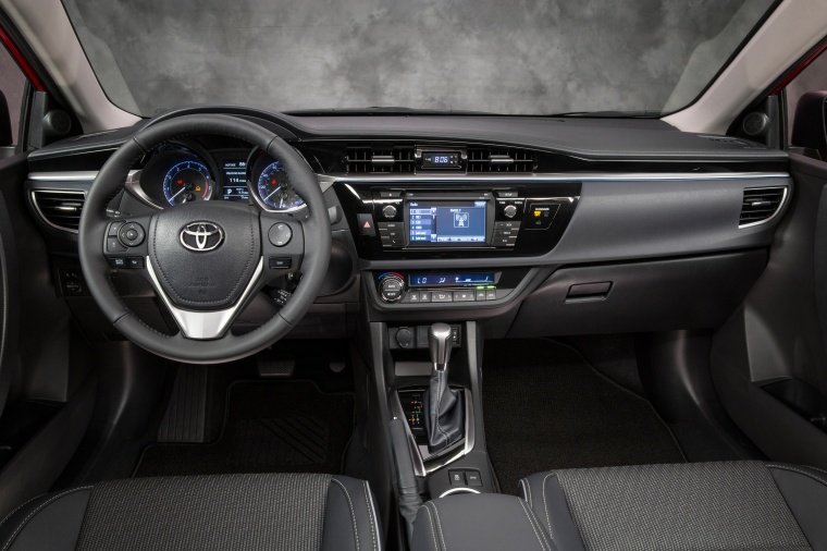 2015 Toyota Corolla S Premium Cockpit Picture