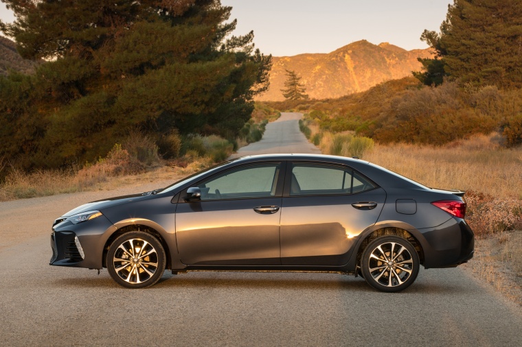 2017 Toyota Corolla XSE Picture