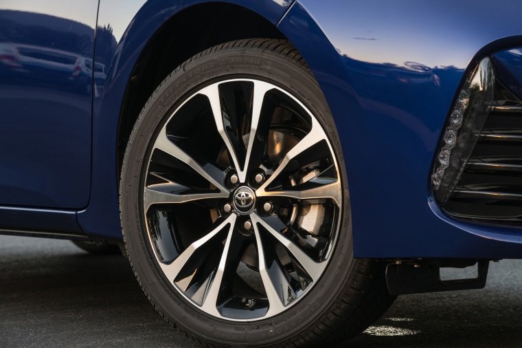 2017 Toyota Corolla SE Rim Picture