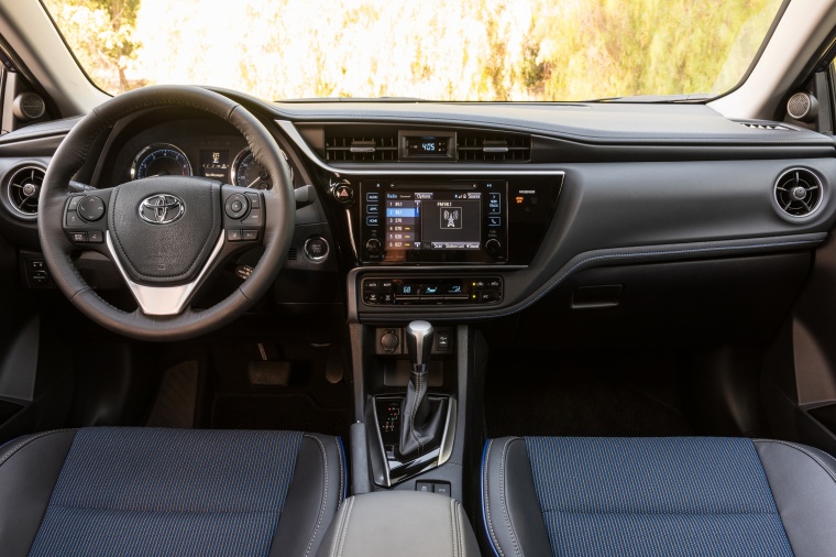 2017 Toyota Corolla SE Cockpit Picture