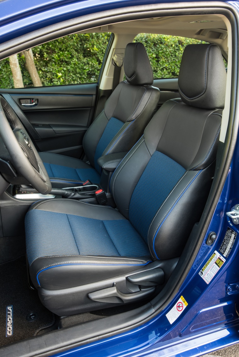 2017 Toyota Corolla SE Front Seats Picture