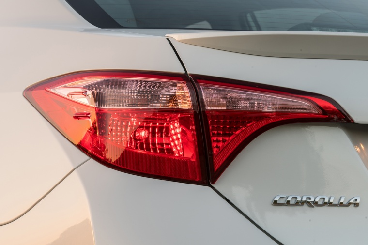 2017 Toyota Corolla LE Eco Tail Light Picture