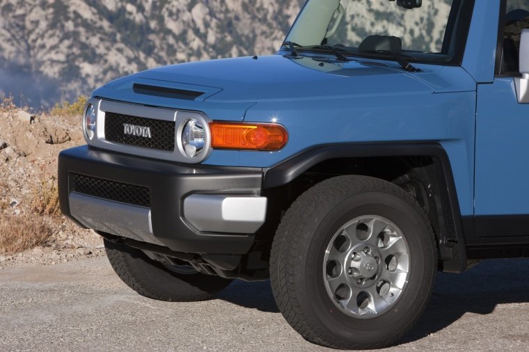 2013 Toyota FJ Cruiser Rim Picture
