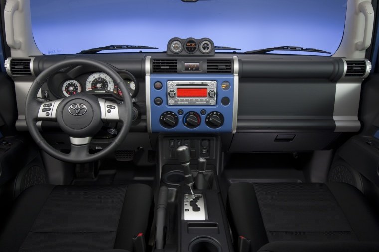 2014 Toyota FJ Cruiser Cockpit Picture