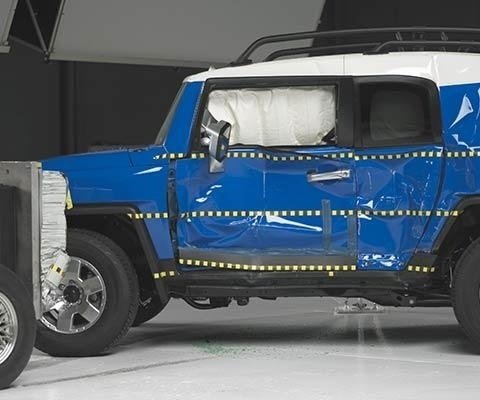2014 Toyota FJ Cruiser IIHS Side Impact Crash Test Picture