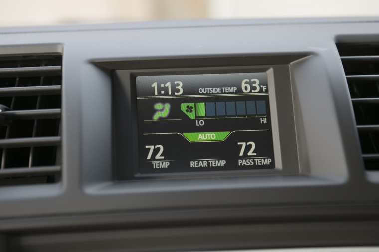 2010 Toyota Highlander Hybrid Dashboard Screen Picture